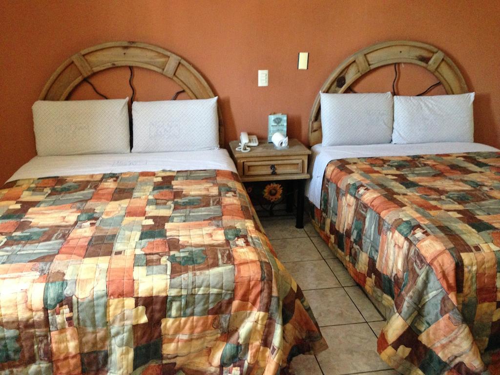 גואדלחארה Hotel La Paz חדר תמונה